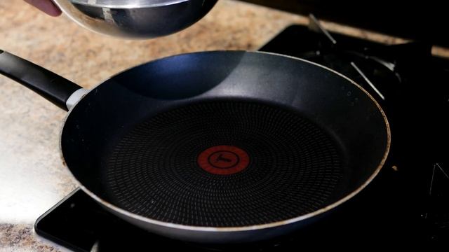 ЯИЧНИЦА БОЛТУНЬЯ С ПОМИДОРОМ (БЕЗ МАСЛА!) смотреть онлайн