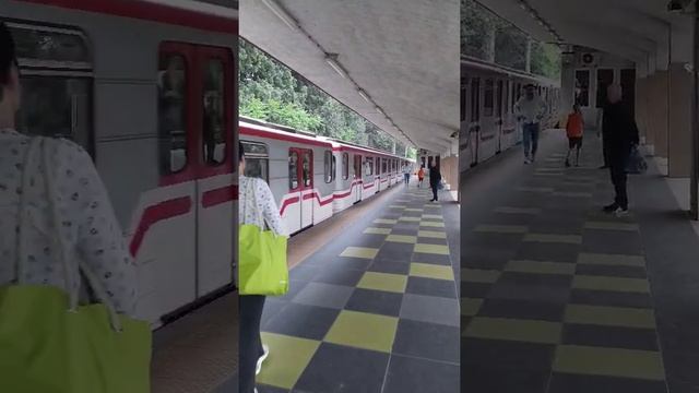 Приезд поезда метро на станции Дидубе в Тбилиси смотреть онлайн