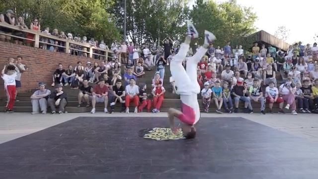 Судейский выход: b-boy TSIPATRON | QUEST OF THE BEST 11 смотреть онлайн