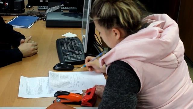 В Иркутске задержали интернет-аферистку, продававшую несуществующие кроватки и коляски смотреть онлайн