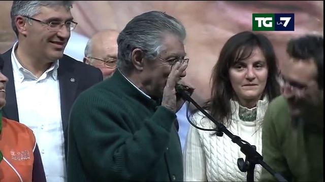 Bossi condannato per corna e titolo di 'terun' a Napolitano смотреть онлайн