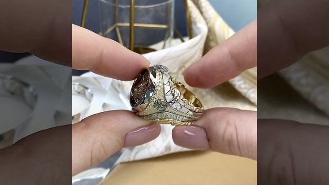 Мужское золотое кольцо из двух видов золота с инициалами, волком и гравировкой Спаси и сохрани смотреть онлайн