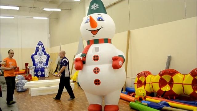 Рекламный пневмокостюм Снеговикка | Новогодний рекламный костюм