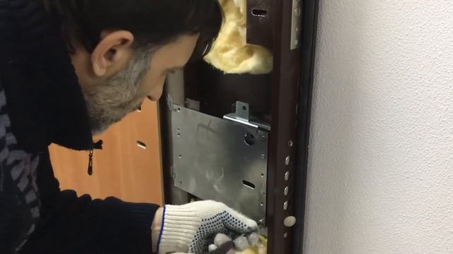 Установка, замена ручки входной двери смотреть онлайн