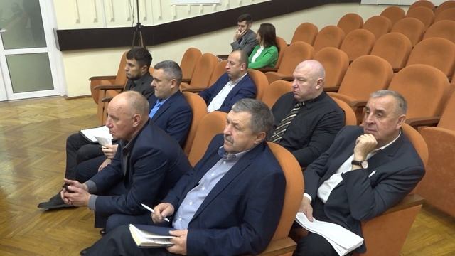 На аппаратном совещании подвели промежуточный итог общегородской уборки смотреть онлайн