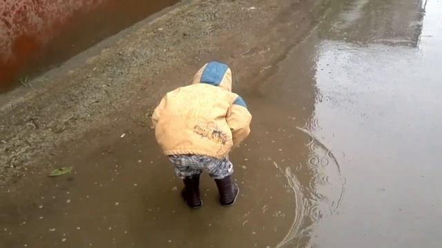Шлепаю по лужам не спеша смотреть онлайн