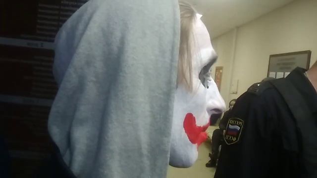 Джокер в здании вахитовского суда Казани. У приставов паника смотреть онлайн