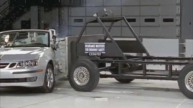 2007 Saab 9-3 convertible side IIHS crash test смотреть онлайн