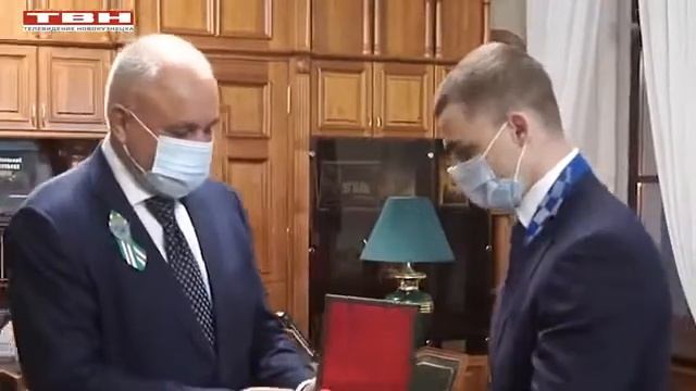 Губернатор наградил Глеба Бакши