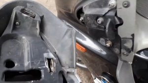 BMW 1200 снятие бокового пластика