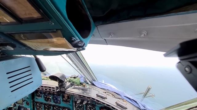 Ан-22 АНТЕЙ снова в небе. Уникальное видео из кабины и рассказ о самолете. Рейс Баку - Киев смотреть онлайн