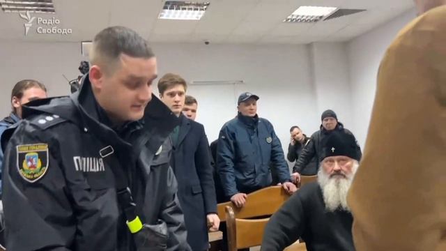 На митрополита Мерседеса не могут надеть электронный браслет, потому что у него "полопались ноги". смотреть онлайн