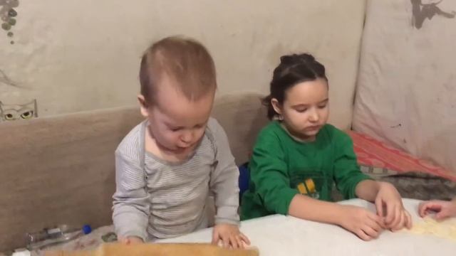 Как правильно раскатать тесто и делать ? пельмени смотреть онлайн
