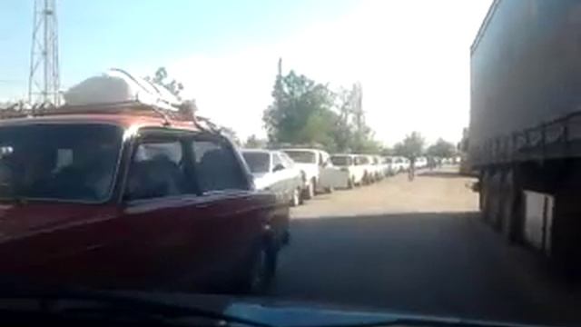 КПП Изварино. Луганская обл. Поток беженцев в Россию. смотреть онлайн