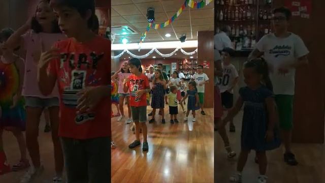 Mini disco. Ангелина в Испании ДЕТСКАЯ ДИСКОТЕКА в ИСПАНИИ смотреть онлайн