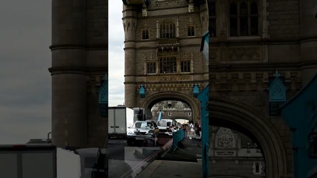 It's a race over Tower Bridge #shorts #vertical #nikon #towerbridge #traffic #cityoflondon смотреть онлайн
