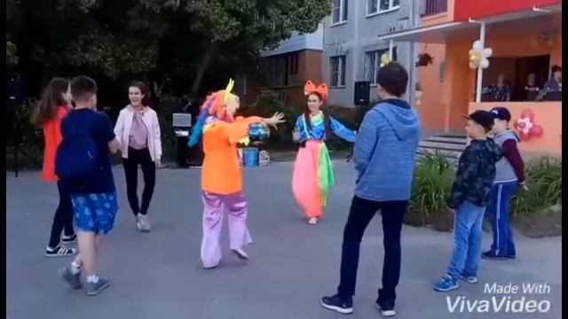 Клоуны Игринка и Веселинка смотреть онлайн