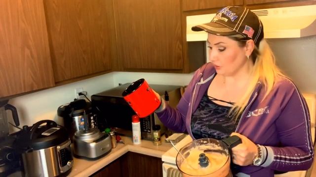 ВАРЕНАЯ КОЛБАСКА В СКОРОВАРКЕ ??ЭЛЯ В США S2E67 смотреть онлайн