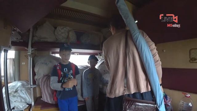 Плацкартный вагон поезда Адлер Минск. Прибыли в Гомель, река Сож. смотреть онлайн