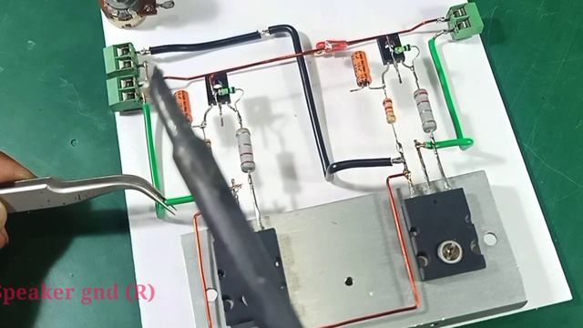 Stereo Heavy Bass Amplifier 12V // How to Make Amplifier Using 2SC5200 Transistor смотреть онлайн