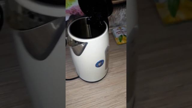 Видео обзор: электро чайник Midea MK-8021. Очистка от накипи. смотреть онлайн