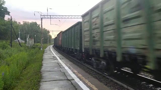 "Напесочил" Электровоз ВЛ80С-637/635А с грузовым поездом смотреть онлайн