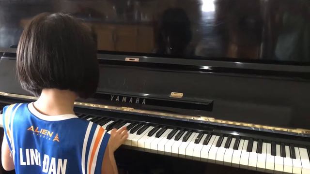 Winter - Vivaldi - Linh Dan смотреть онлайн