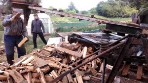 Дровокольный  колун-топор на пружине