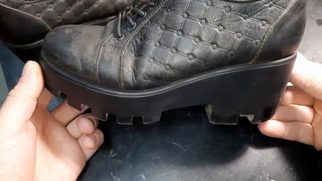 Несколько слов об использовании некачественного крема для обуви на примере женской пары туфлей. смотреть онлайн