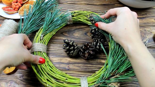 Новогодний венок из природных материалов. Merry Christmas смотреть онлайн