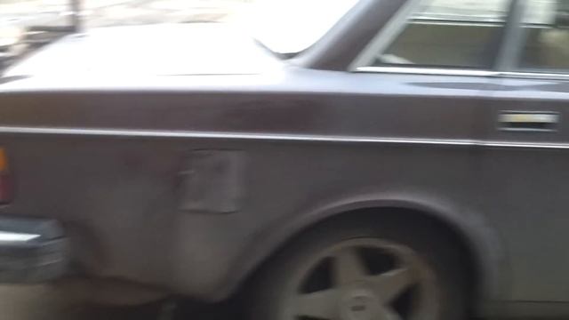 Volvo 244 + 1UZ-FE: запуск (аццкий звук!) смотреть онлайн