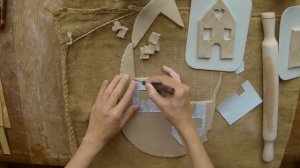 Новогодний домик-подсвечник из глины