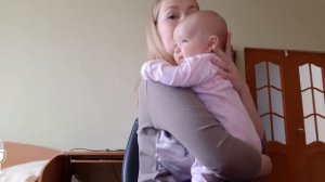 Как новорожденного держать столбиком