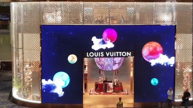 Аэропорт и модный бутик в Сингапуре