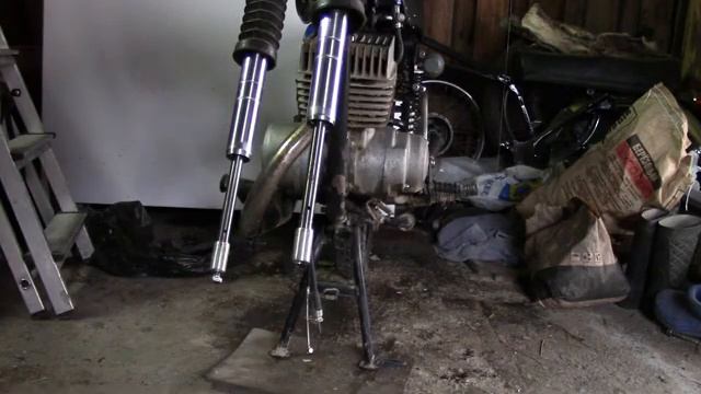 Минск м125. Как быстро снять сальники с вилки смотреть онлайн