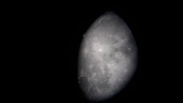 Moon with Celestron AstroMaster 114 смотреть онлайн