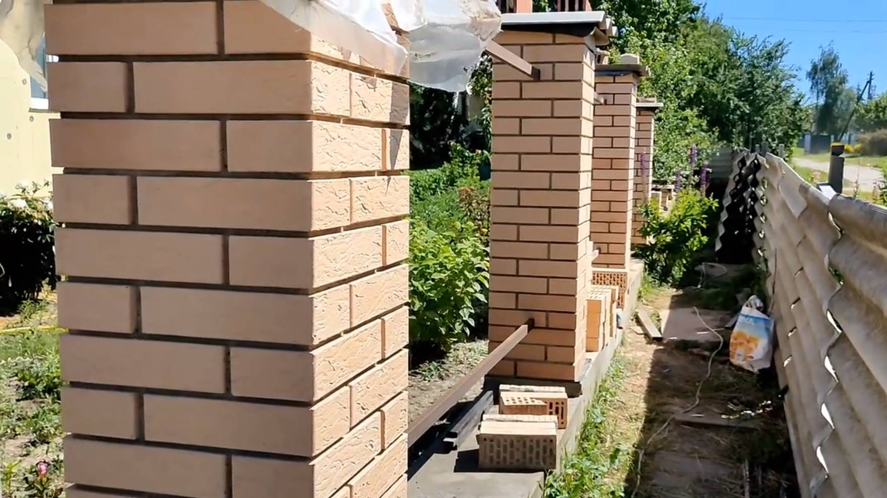 Забор. Стройка продолжается.....Работа в саду. смотреть онлайн