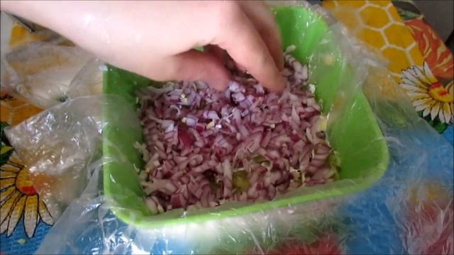 ОЧЕНЬ ВКУСНЫЙ САЛАТ с консервами и солеными огурчиками. Бюджетно, просто, быстро! смотреть онлайн