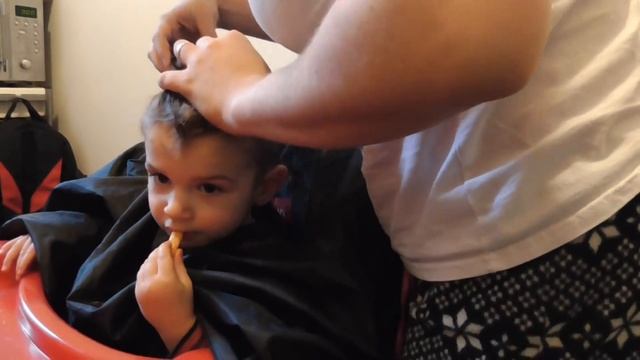 МОДНАЯ детская СТРИЖКА в домашних условиях смотреть онлайн