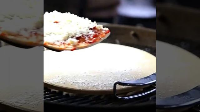 Пицца на углях! Готовим на гриле Weber! смотреть онлайн