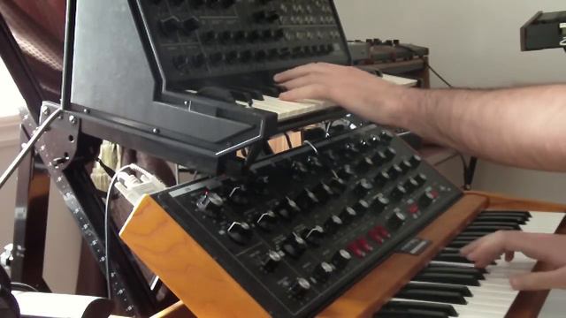 Minimoog Voyager OS + Korg MS-20 + XBase 888 = Analog Jam смотреть онлайн