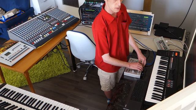 Echoes Of Acid - Ambient Acid-Trance with special 3D-Effects from Roland SRV-330 Reverb смотреть онлайн