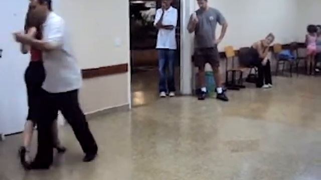 Ana Szerman e Guillermo Abraham bailam um Tango Vals no projeto Tango para Todos смотреть онлайн