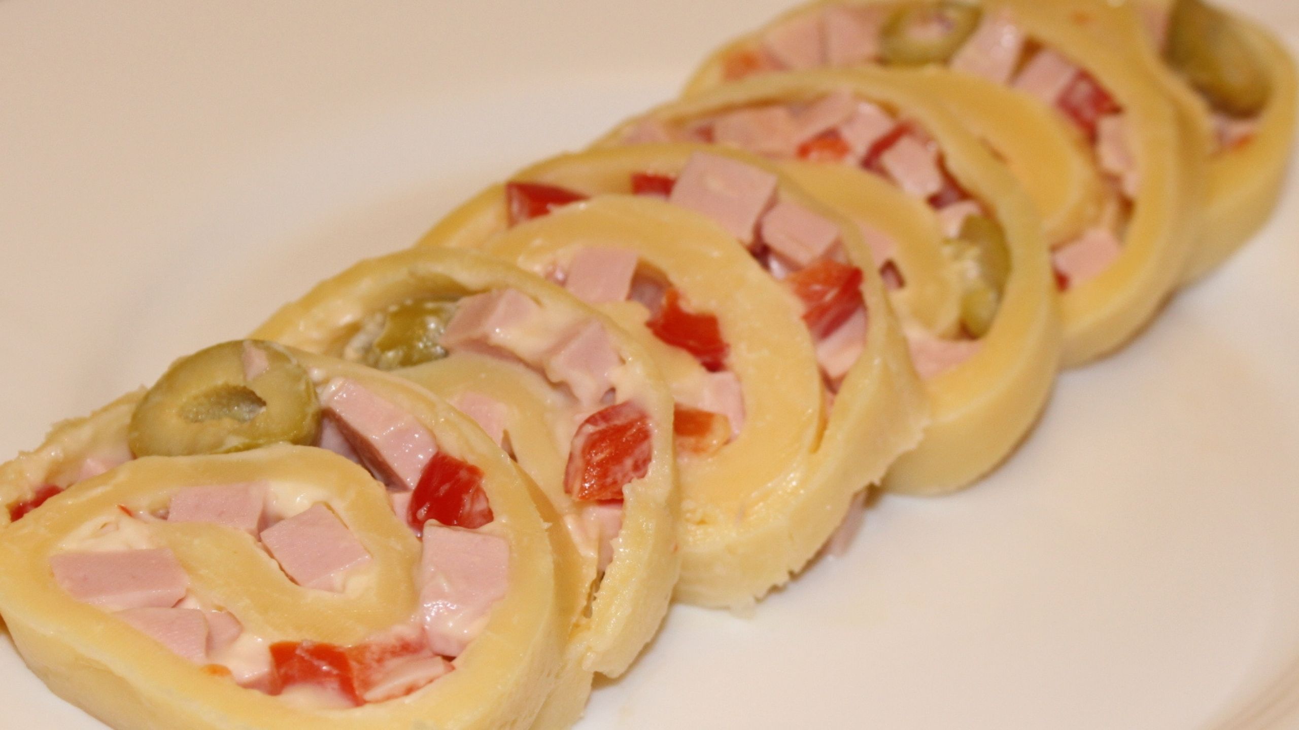 СЫРНЫЙ РУЛЕТ С НАЧИНКОЙ ☆ ПРАЗДНИЧНАЯ ЗАКУСКА ☆ ВКУСНЫЙ ЗАКУСОЧНЫЙ РУЛЕТ смотреть онлайн