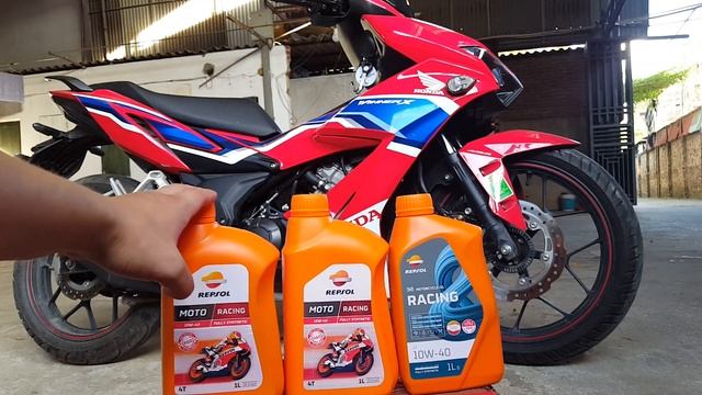 Trên tay nhớt Repsol Racing 2022 và so sánh với 2 mẫu cũ смотреть онлайн