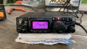 Yaesu FT-817 + 1/4 wave inverted «U» antenna