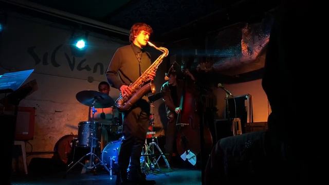 Blues Connotation (Ornette Coleman) - New Perspectives Trio смотреть онлайн