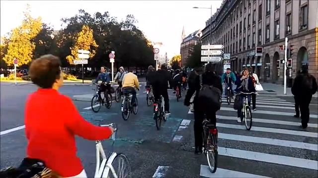 Groovy morning rush hour in Strasbourg смотреть онлайн