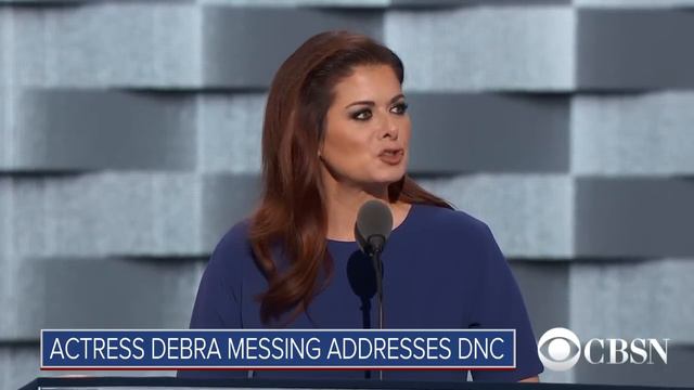 Actress Debra Messing addresses the DNC смотреть онлайн