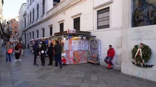 Venice, City Center Spring Walk Tour смотреть онлайн